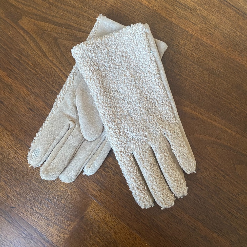Cream faux teddy Gloves